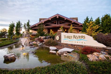 Three rivers resort - Three Rivers Resort is an excellent choice for travelers visiting Almont, offering a quaint environment alongside many helpful amenities designed to enhance your stay. Rooms at Three Rivers Resort provide a flat screen TV, a refrigerator, and a kitchenette, and guests can stay connected with free wifi. 